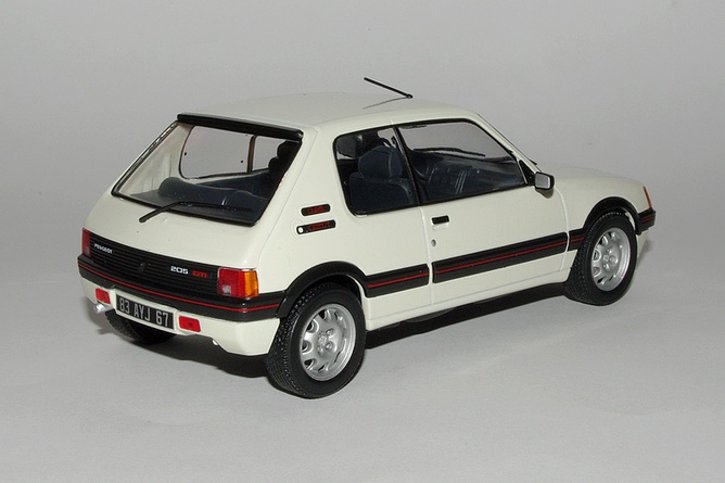 12 peugeot 205 gti arr