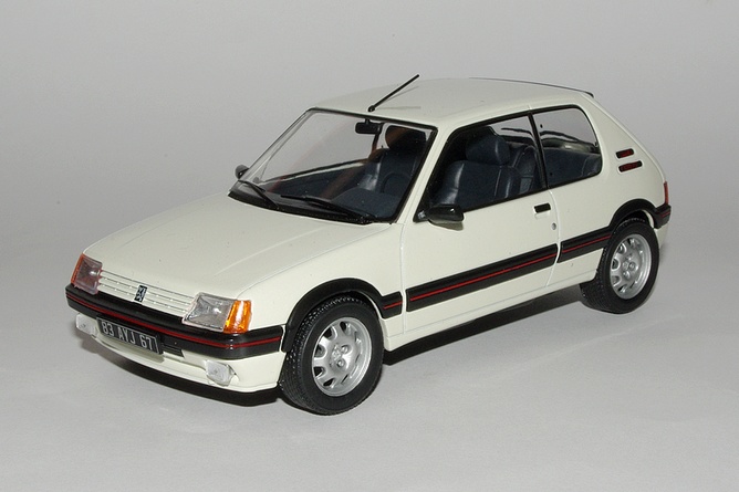 12 peugeot 205 gti