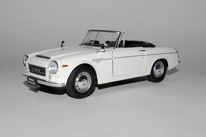 17 datsun fairlady 2000