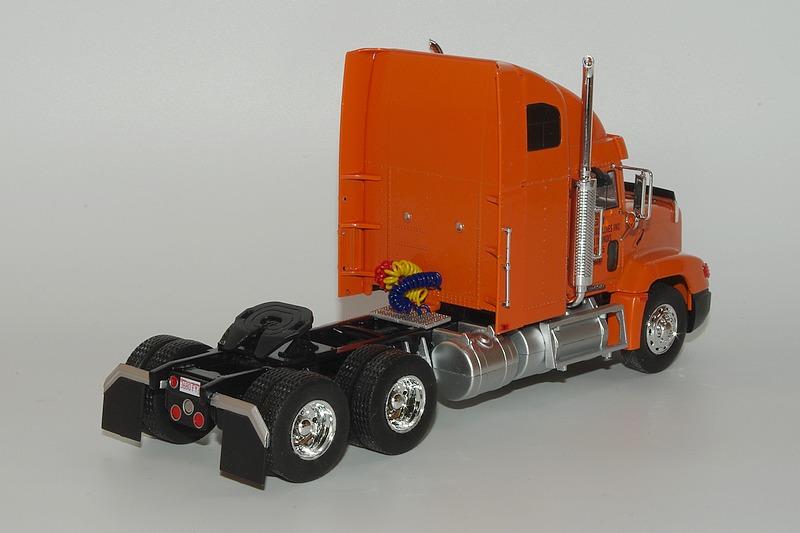 24 freightliner fld112 allied van lines 5