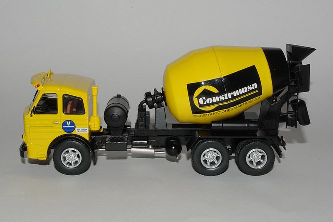 Pegaso 3060 l hormigonera lateral
