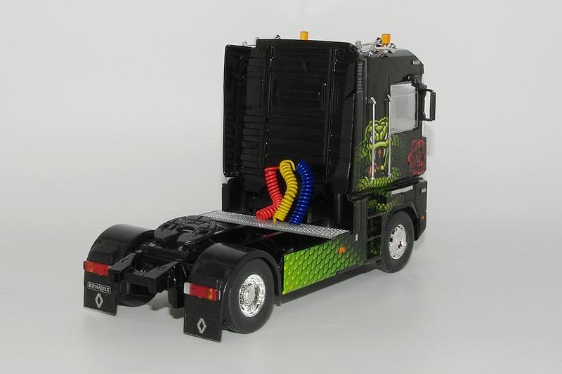 Shop für gebrauchte Modellautos - Renault AE 500 Magnum Solozugmaschine - Gut & Böse Shop für gebrauchte Modellautos - Renault AE 500 Magnum Solozugmaschine - Gut & Böse