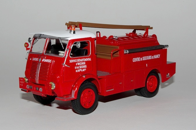 Ixo 1/43e : Berliet GLB 19 R car de commandement CRS 1959 Ixo 1/43e : Berliet GLB 19 R car de commandement CRS 1959
