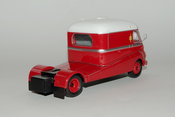 4 assomption ford f094 et caravane du directeur arr