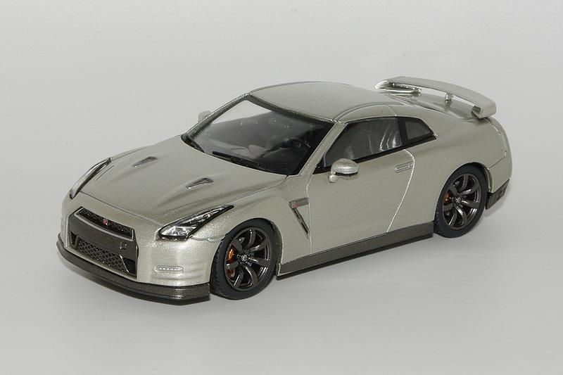 74 nissan gtr r35 2011 2