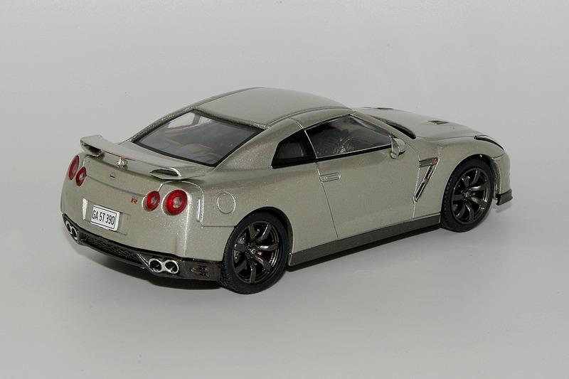 74 nissan gtr r35 2011 3