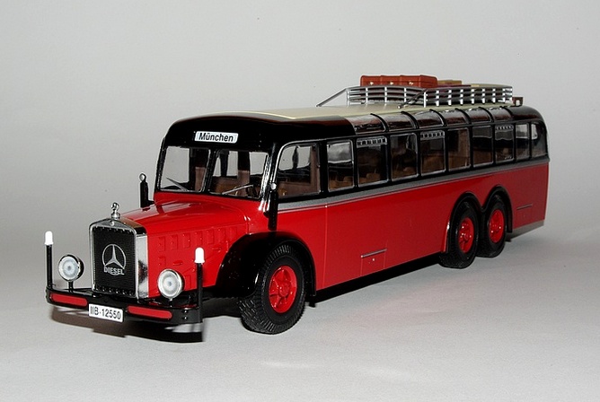 04 Mercedes 010000