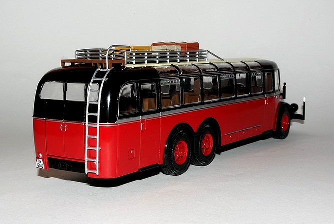 04 Mercedes 010000 arr