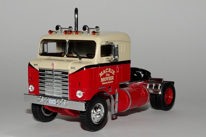 Cadeau 1 kenworth bullnose mackie the mover