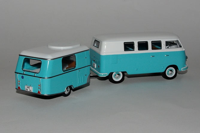 Cadeau 5 volkswagen kombi et sa caravane eriba arr