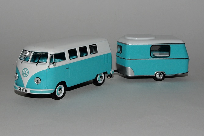 Cadeau 5 volkswagen kombi et sa caravane eriba