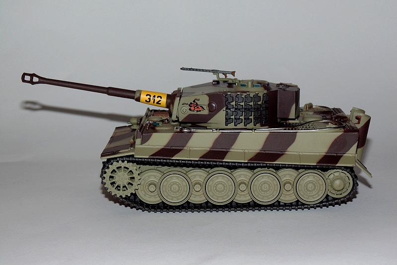 Pz kpfw vi tiger i ausf e sd kfz 181 lateral